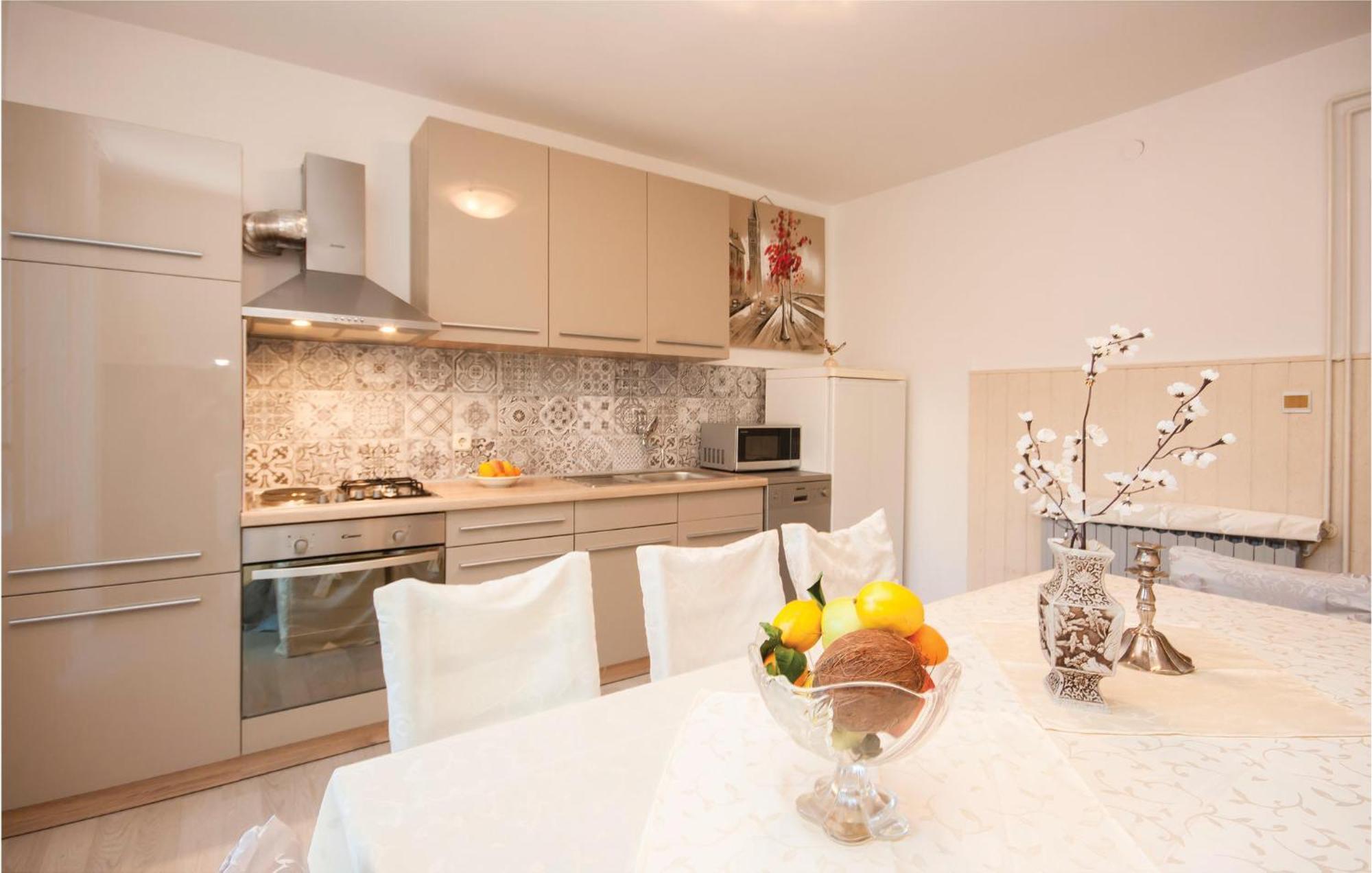 Cozy Apartment In Brodarica With Wifi Eksteriør bilde