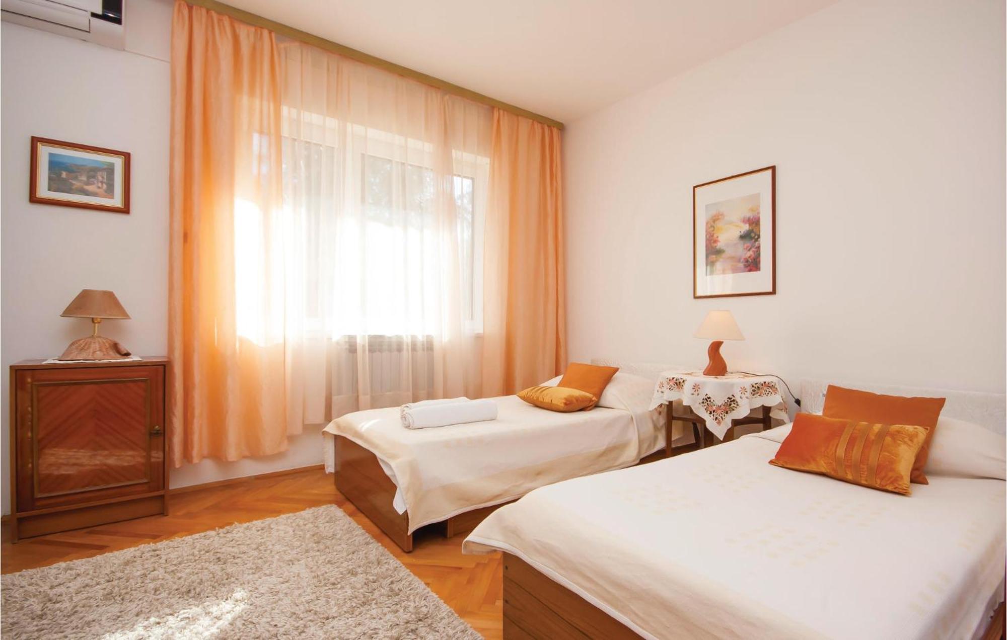 Cozy Apartment In Brodarica With Wifi Eksteriør bilde