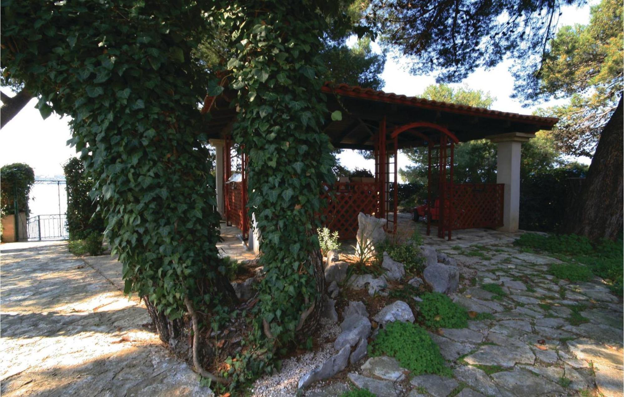 Cozy Apartment In Brodarica With Wifi Eksteriør bilde
