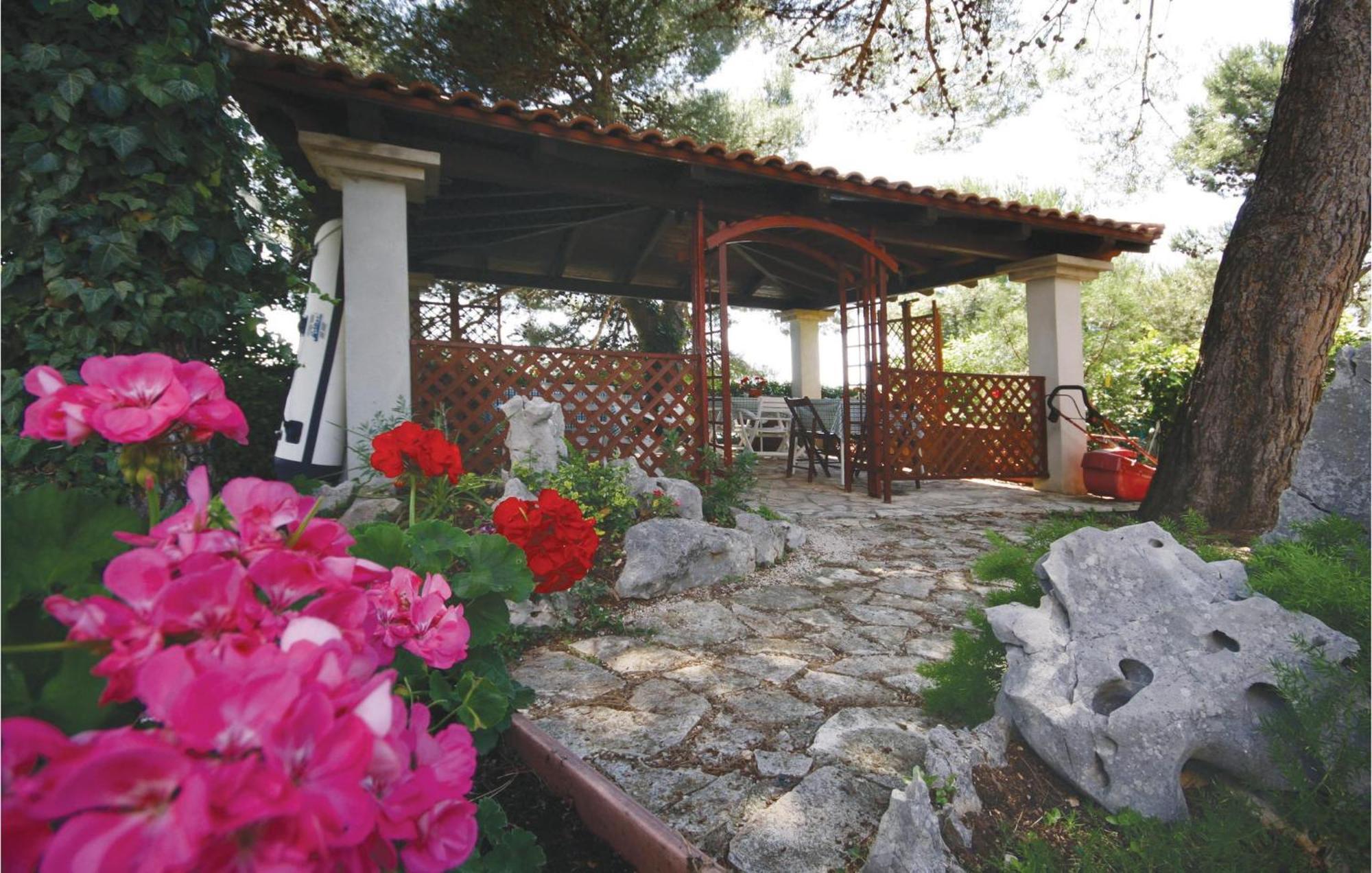 Cozy Apartment In Brodarica With Wifi Eksteriør bilde