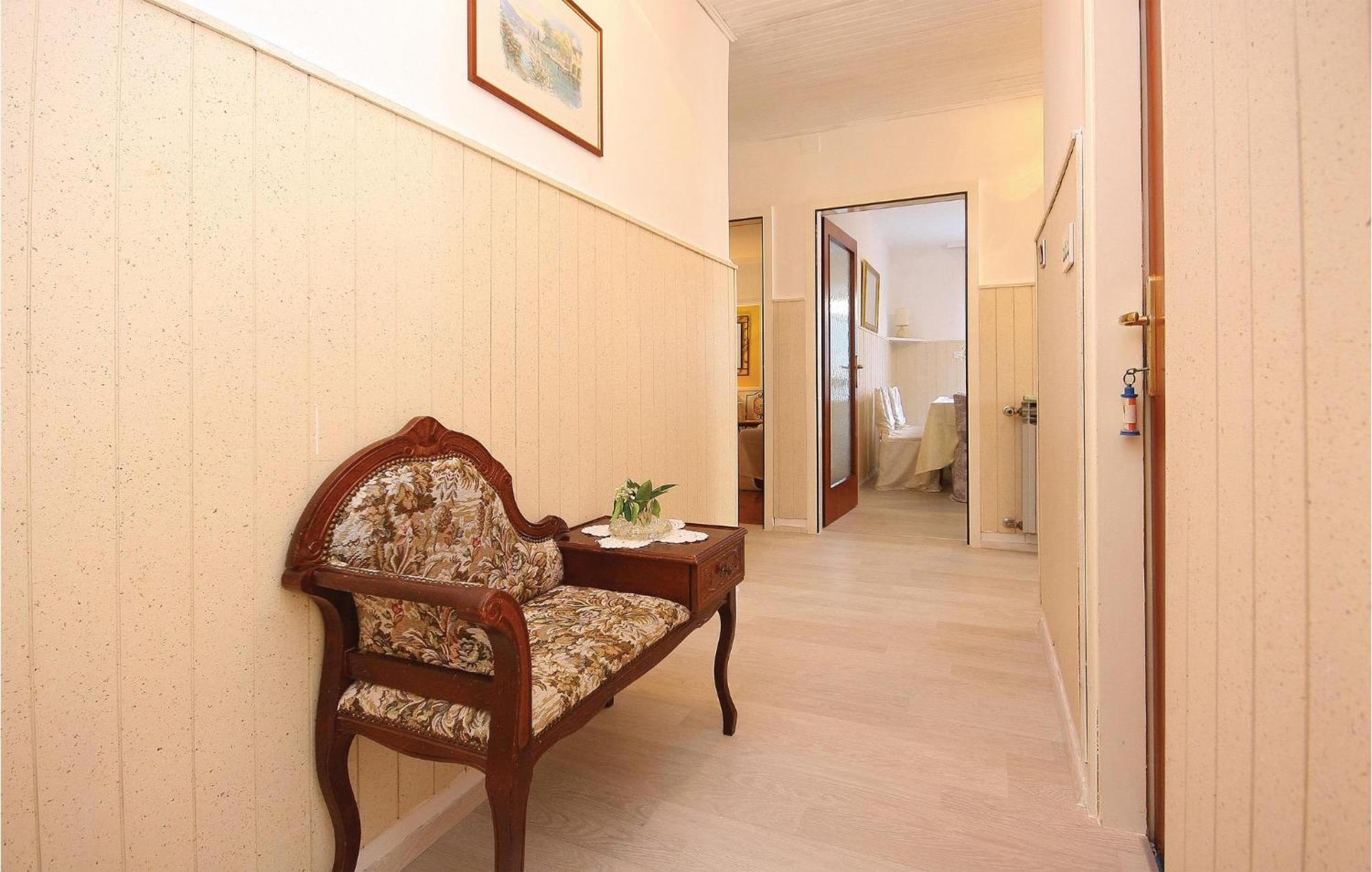 Cozy Apartment In Brodarica With Wifi Eksteriør bilde